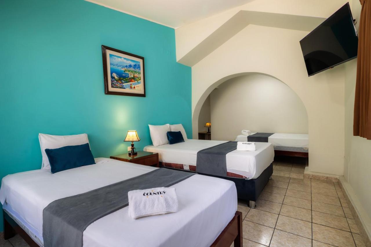 Hotel Country Trujillo Exterior photo