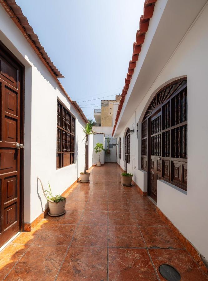 Hotel Country Trujillo Exterior photo