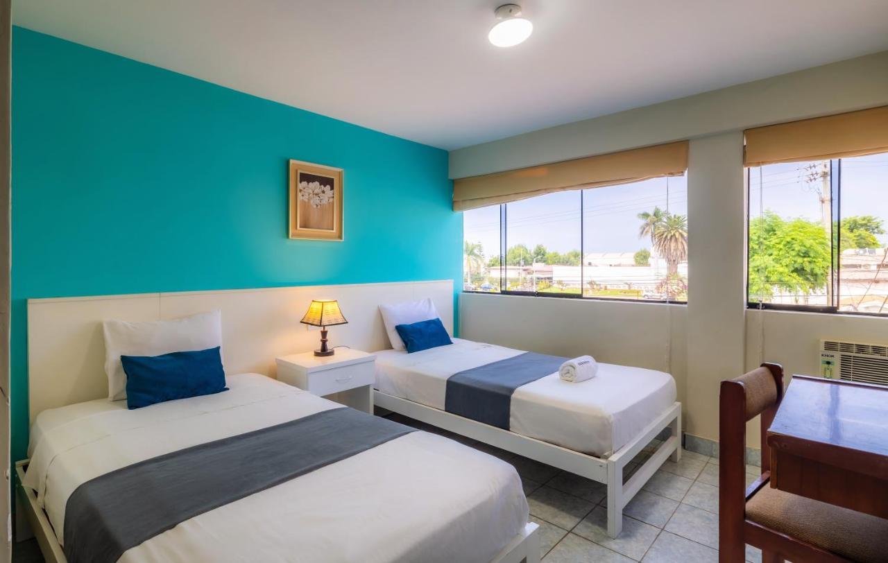 Hotel Country Trujillo Exterior photo